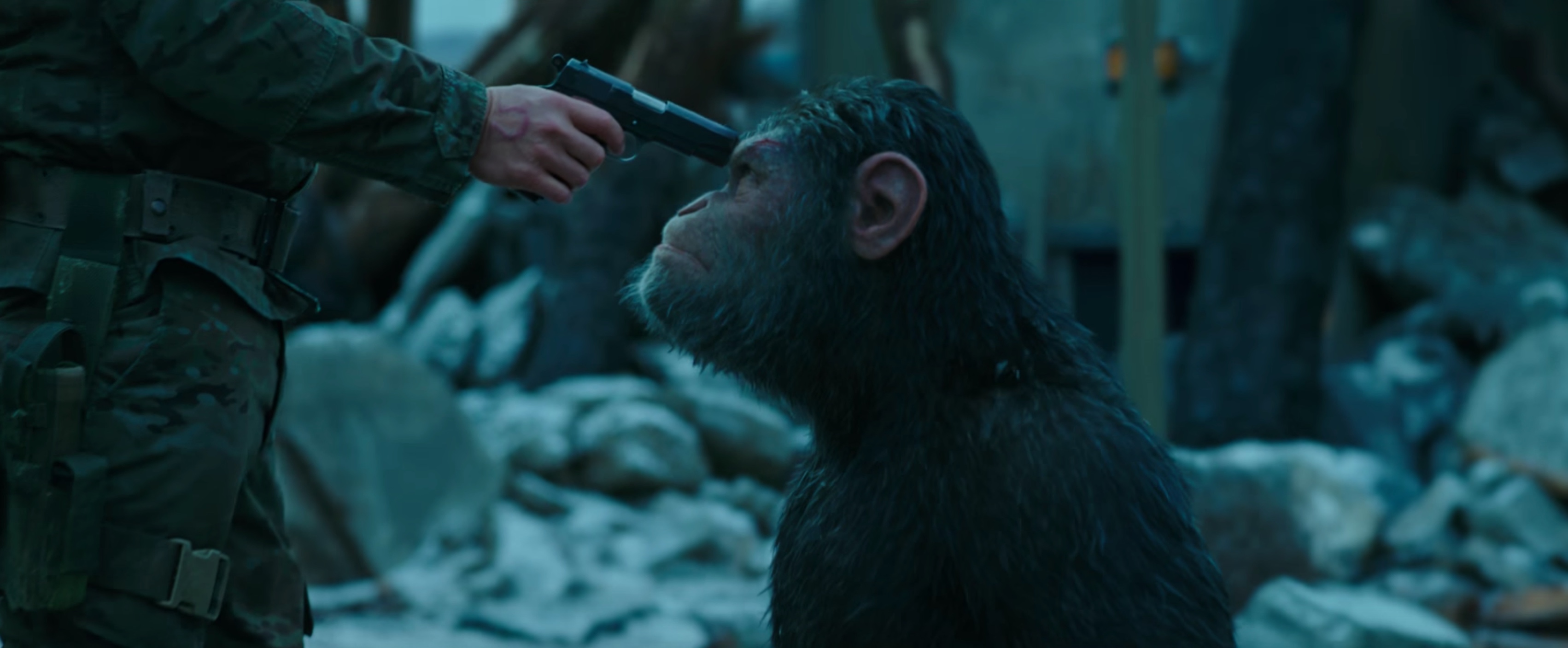 war-for-the-planet-of-the-apes-ceasar-and-woody-gun-to-the-head